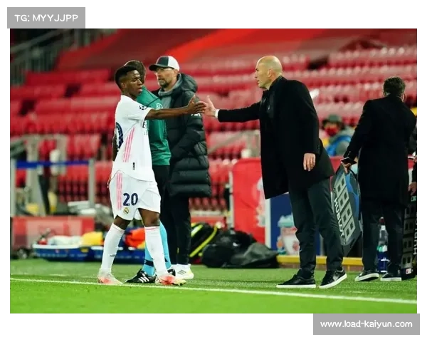 维尼修斯盛赞安切洛蒂称其是生涯最出色且最信任自己的教练