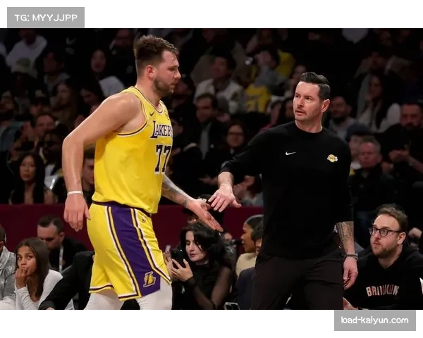 雷迪克对位优势创造：湖人试探防守与转换进攻结合